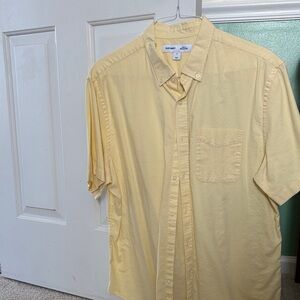 Old Navy Men's Short-Sleeve Button-Down Shirt in Soft Yellow